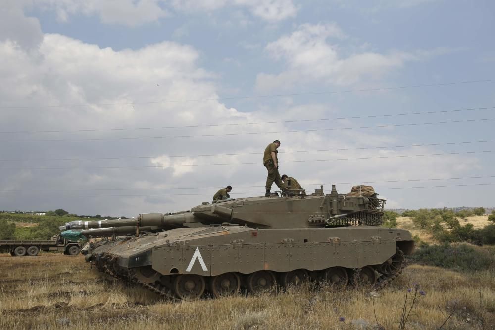 Tanques israelíes, frente a la frontera con Siria.