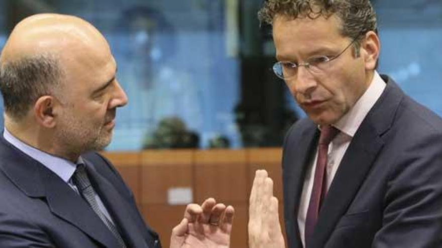 Moscovici y Dijssembloem, en Bruselas.