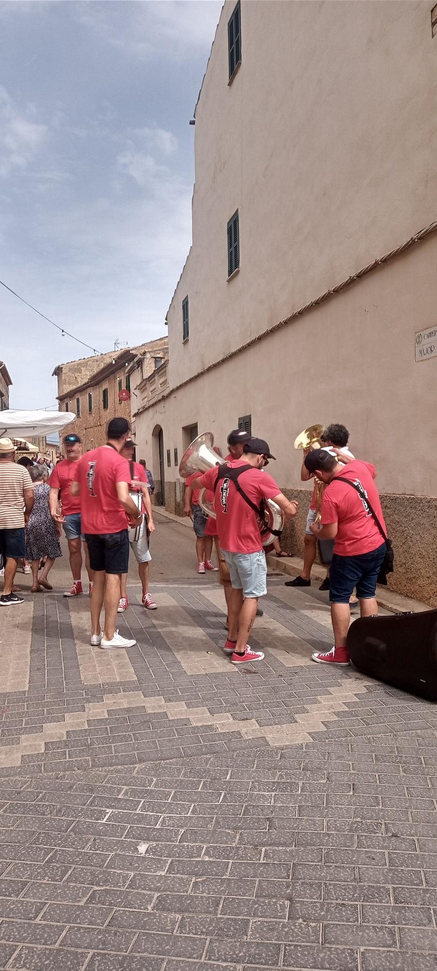 La localidad de Biniali recupera su feria, centrada en la gastronomía y el vino