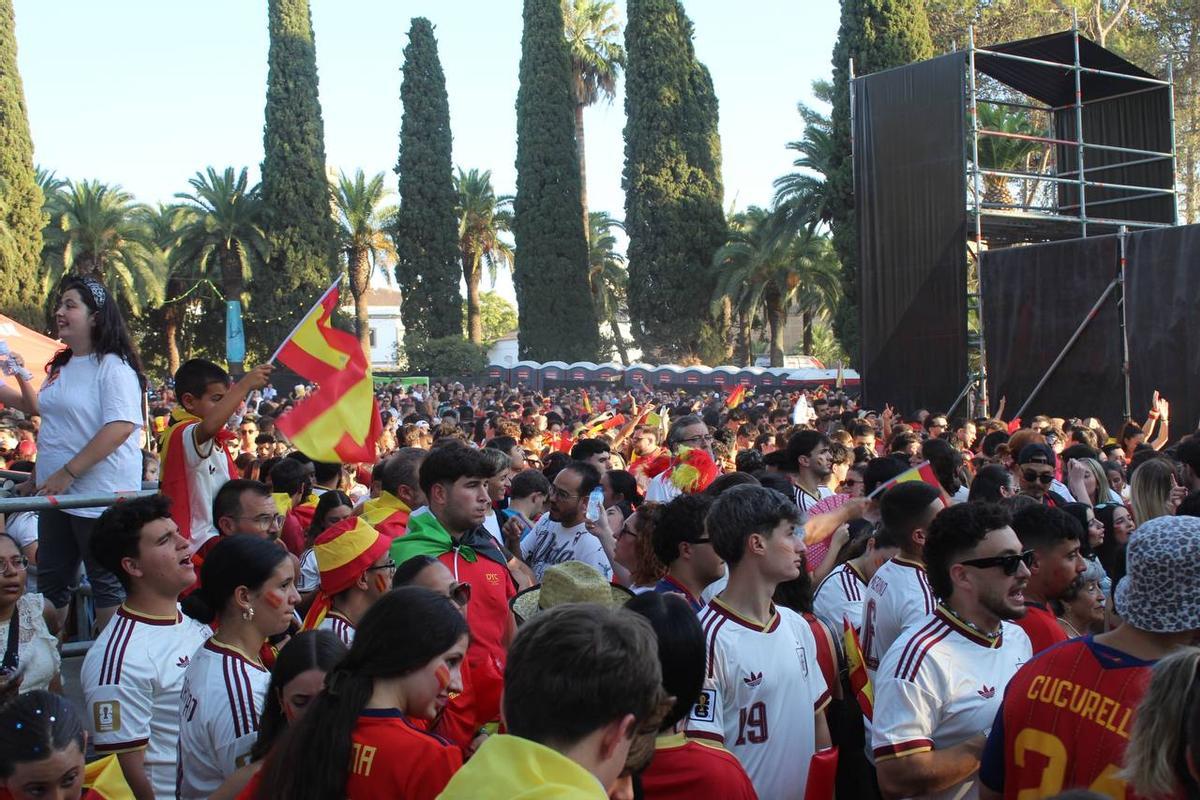 Fotogalería | Así se vive en la Alcazaba de Badajoz la final del Mundial 2026 Fotogalería | Así se vive en la Alcazaba de Badajoz la final del Mundial 2026