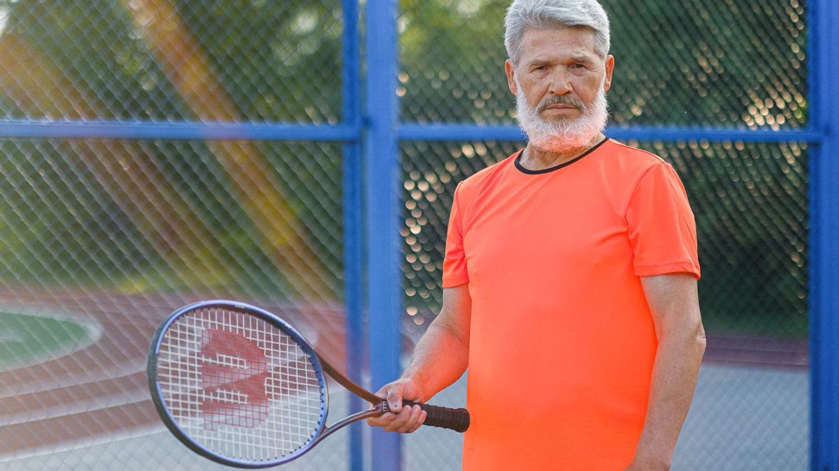 Te explicamos cuál es la larga lista de beneficios de practicar tenis para la salud física y mental.