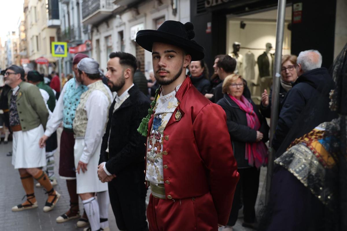 La indumentaria tradicional masculina gana peso en Sagunt