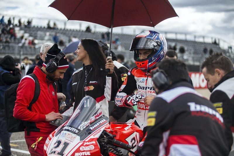 Álvaro Bautista logra el triunfo en Motorland