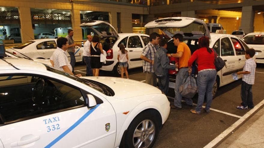 La prestación del servicio de taxi en el aeropuerto está en el fondo del conflicto.