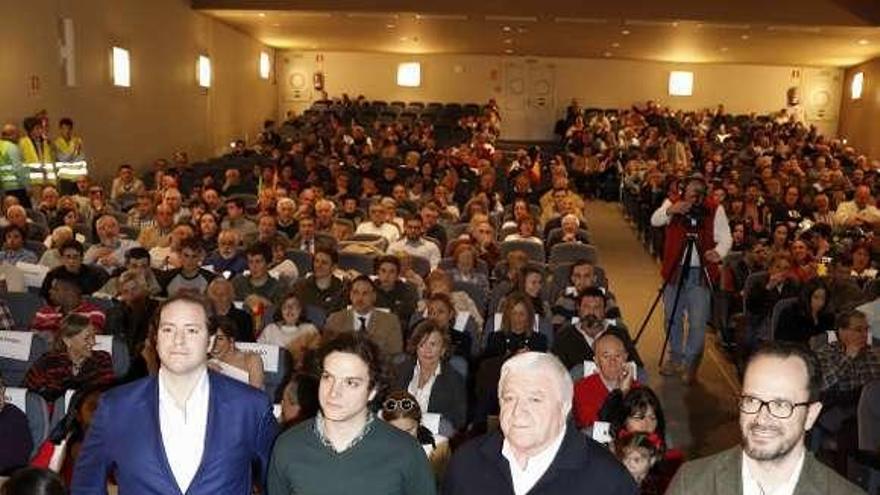 Por la izquierda, Juan Fernández Baños, José María Figaredo, Rodolfo Espina e Ignacio Blanco, en el repleto salón de actos.