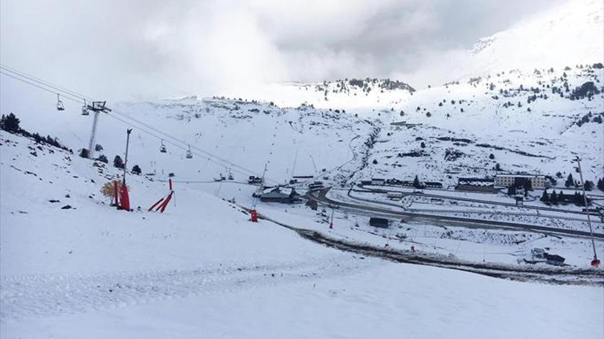 Las primeras nevadas causan problemas en las carreteras