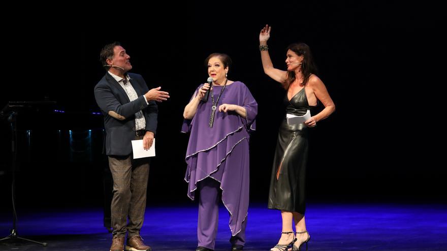 Corita Viamonte brinda por sus 70 años sobre los escenarios en el Teatro Principal de Zaragoza
