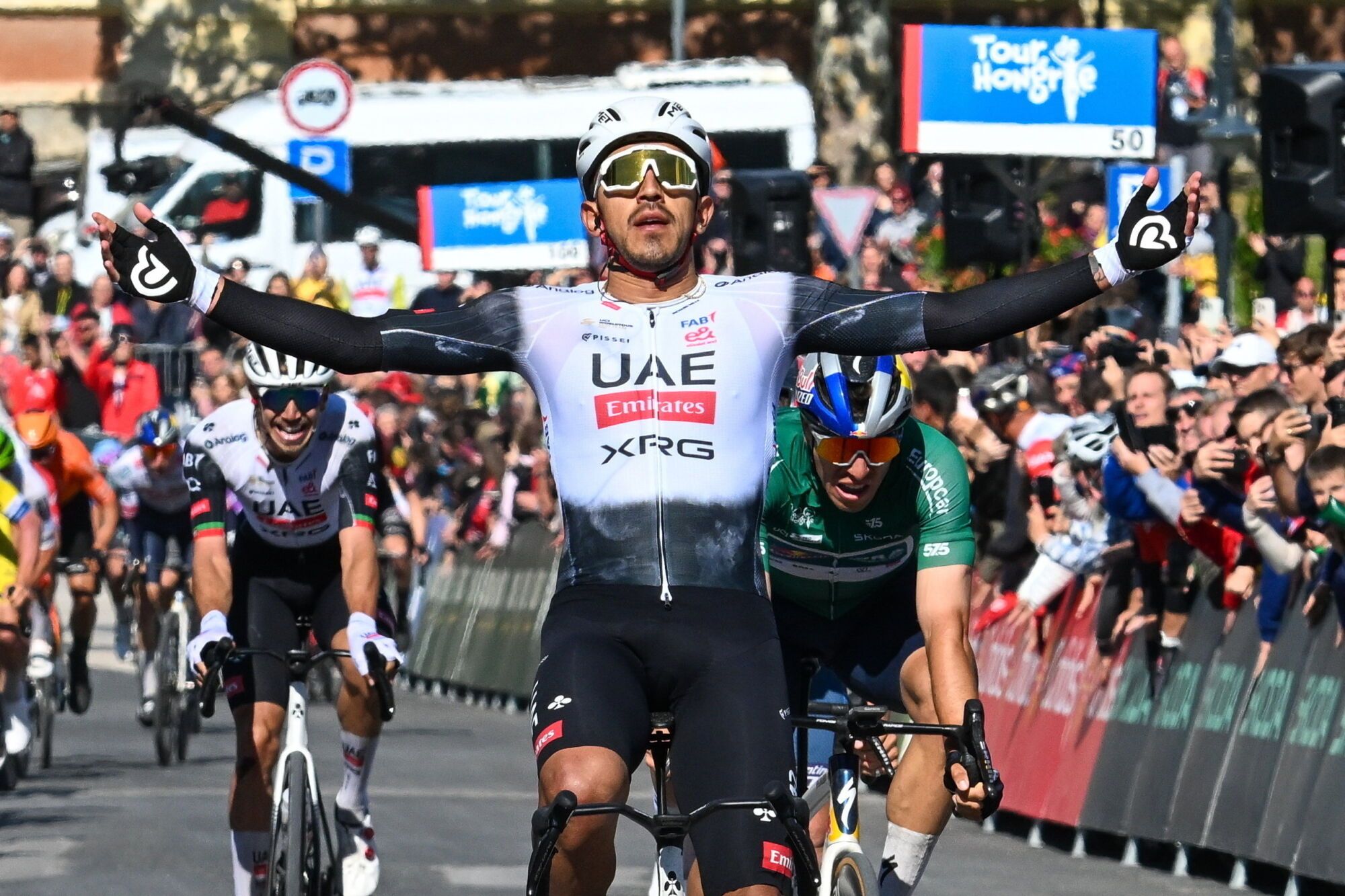 Esztergom (Hungary), 18/05/2025.- Colombian rider Juan Sebastian Molano of UAE Team Emirates XRG wins the fifth and final stage of the 46th Tour de Hongrie cycling race over 169.5km from Etyek to Esztergom, Hungary, 18 May 2025. (Ciclismo, Hungría) EFE/EPA/Tibor Illyes HUNGARY OUT. HUNGARY OUT