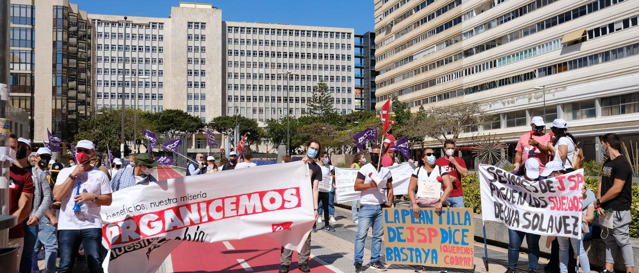 Trabajadores de JSP durante una protesta celebrada este mes.