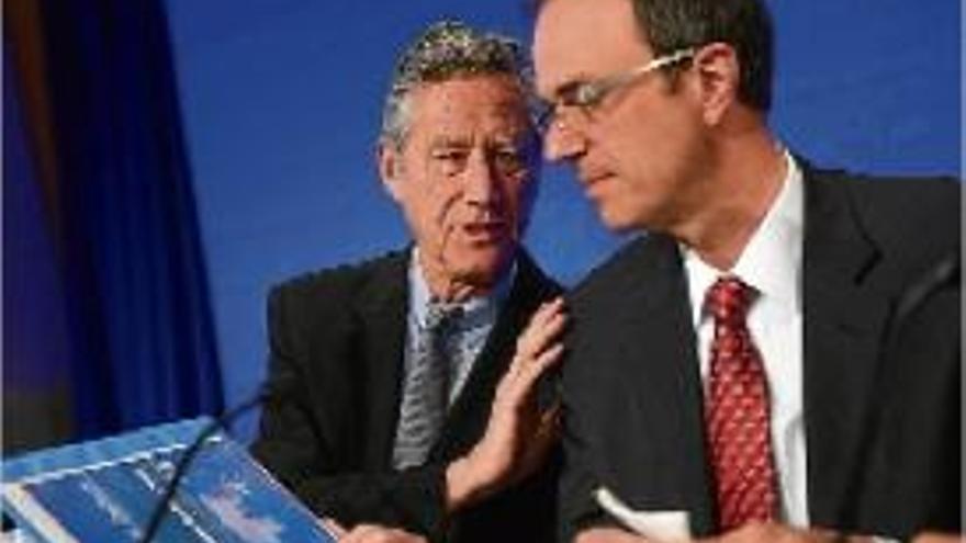 L&#039;economista en cap de l&#039;FMI, Olivier Blanchard (esquerra), i Jorg Decressin