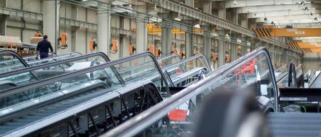 Escaleras mecánicas en la planta de Thyssenkrupp Norte, en Mieres.