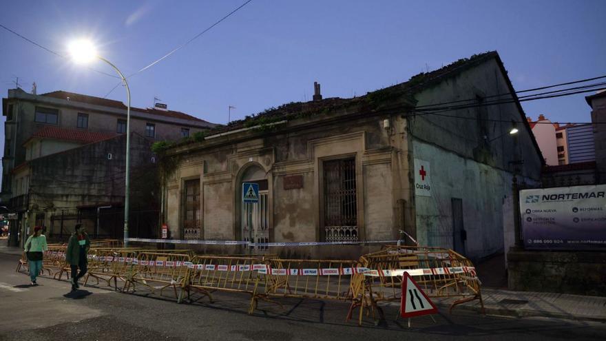 Los operarios tardarán entre tres y cuatro días en apuntalar la edificación. | Noé Parga