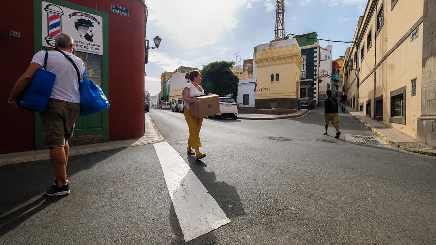 Los peatones ganan espacio en el paseo de San José con nuevo adoquinado