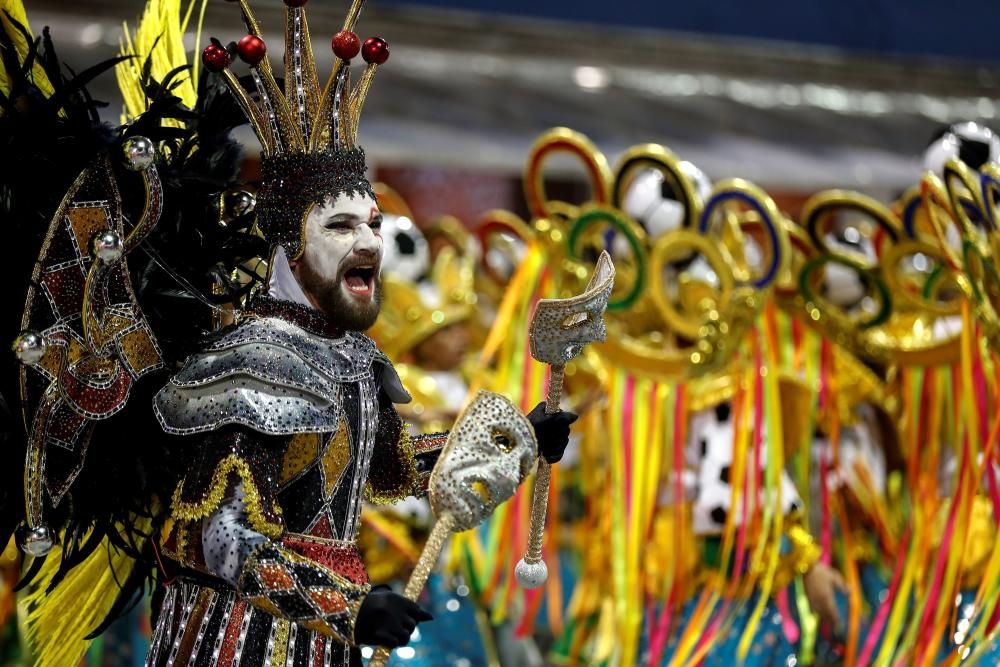 Arranca el Carnaval en Brasil al ritmo de samba.