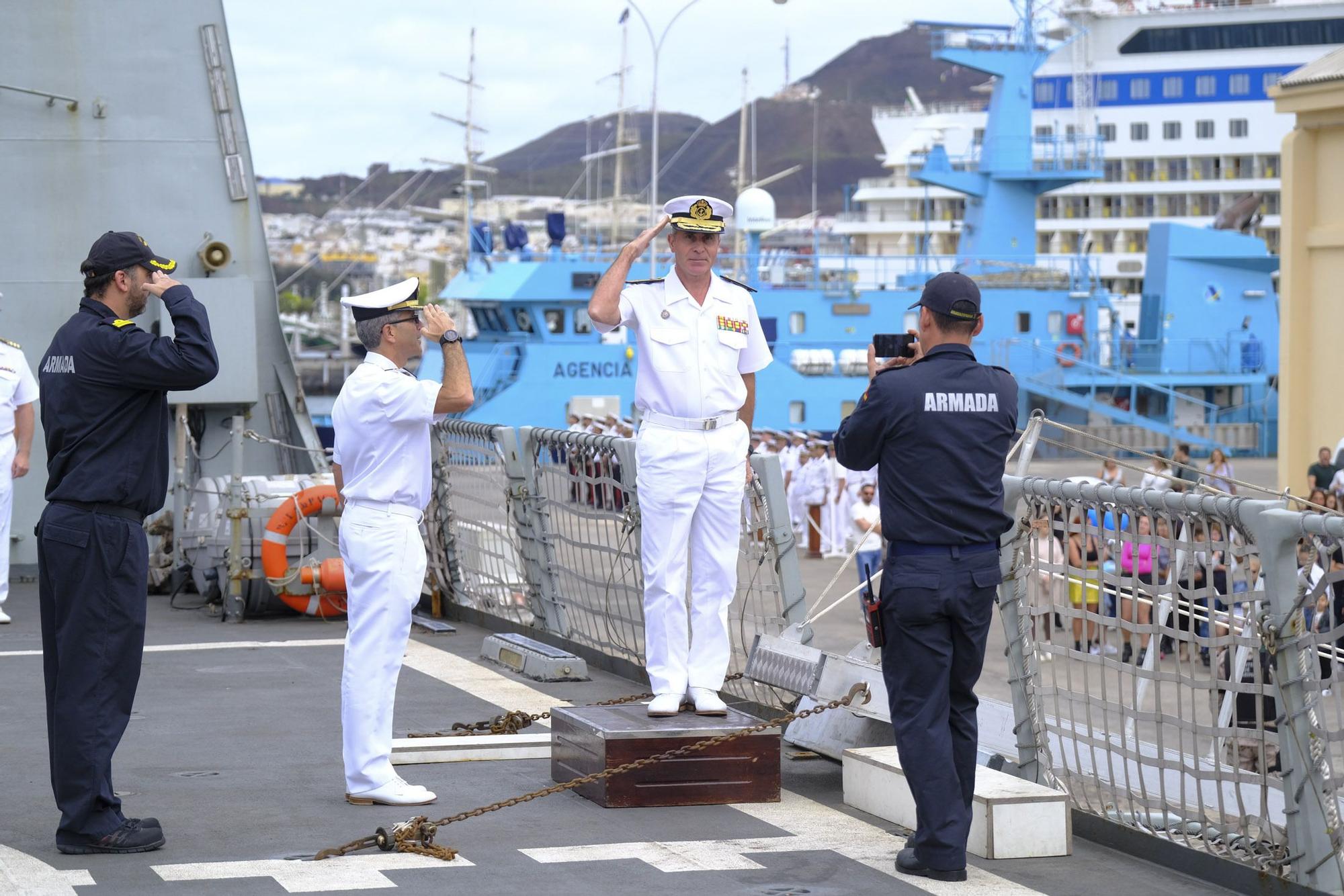 El almirante José Lago Ochoa durante el recibimiento, este domingo, del BAM &#039;Relámpago&#039; tras su misión en el Golfo de Guinea