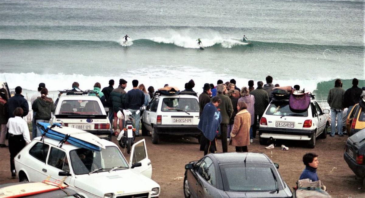 Treinta años de surf a todo color