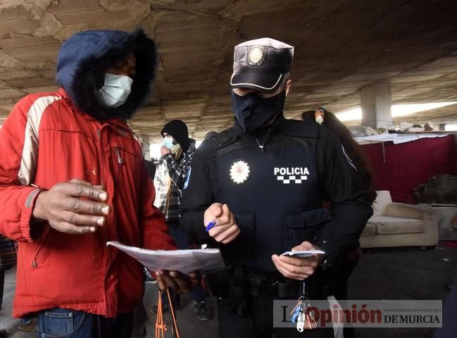 Tensión en San Pío X durante el desalojo de okupas en un edificio abandonado