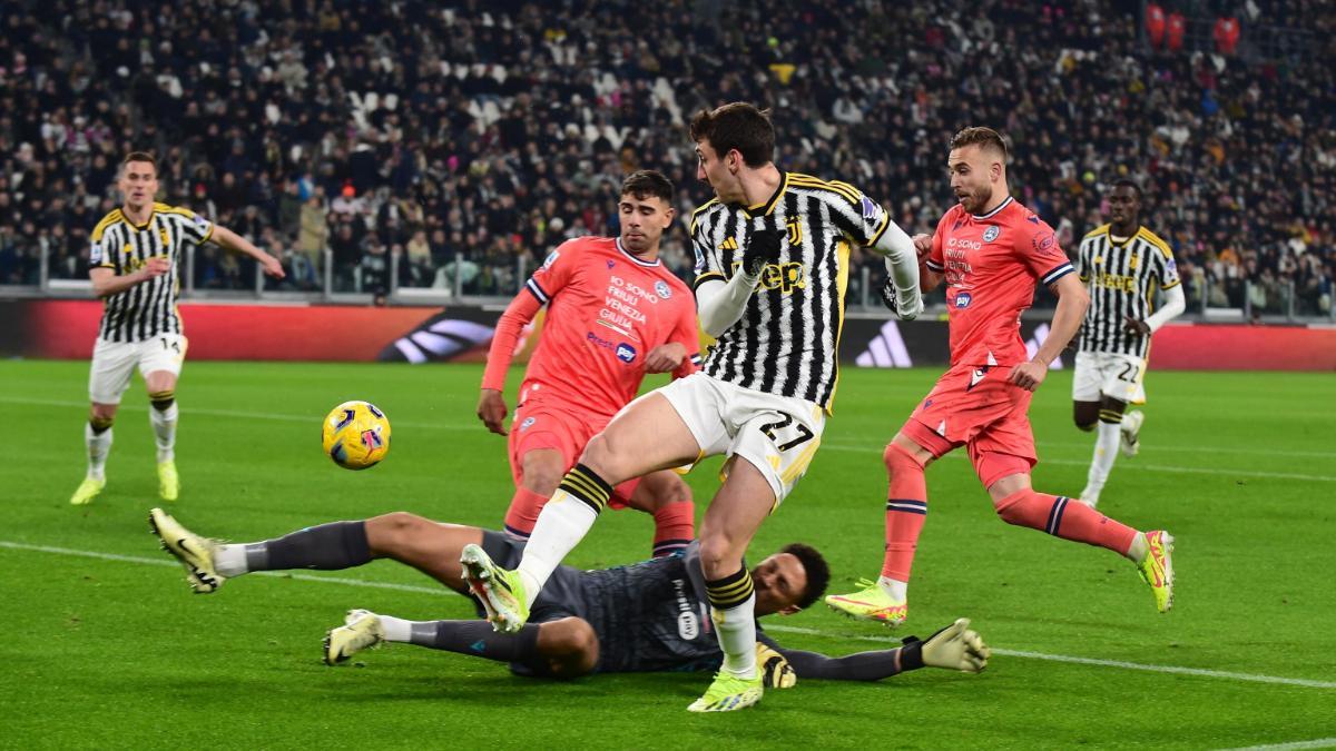 Imagen del choque entre la Juventus y el Udinese