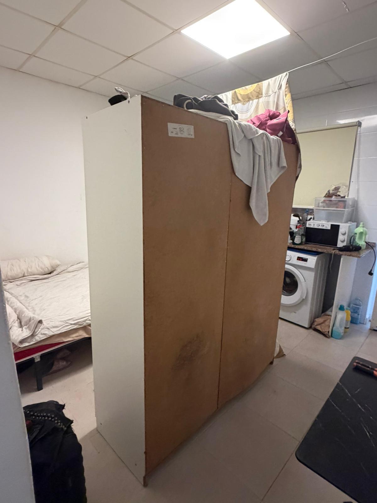 El casero había improvisado una habitación en el salón.