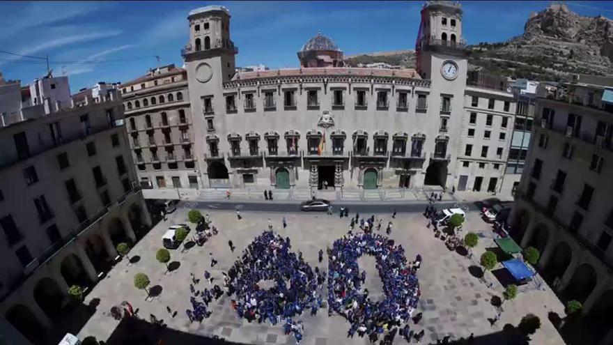 "Sesenta humano" en la plaza del Ayuntamiento de Alicante para celebrar el aniversario del Tratado de Roma