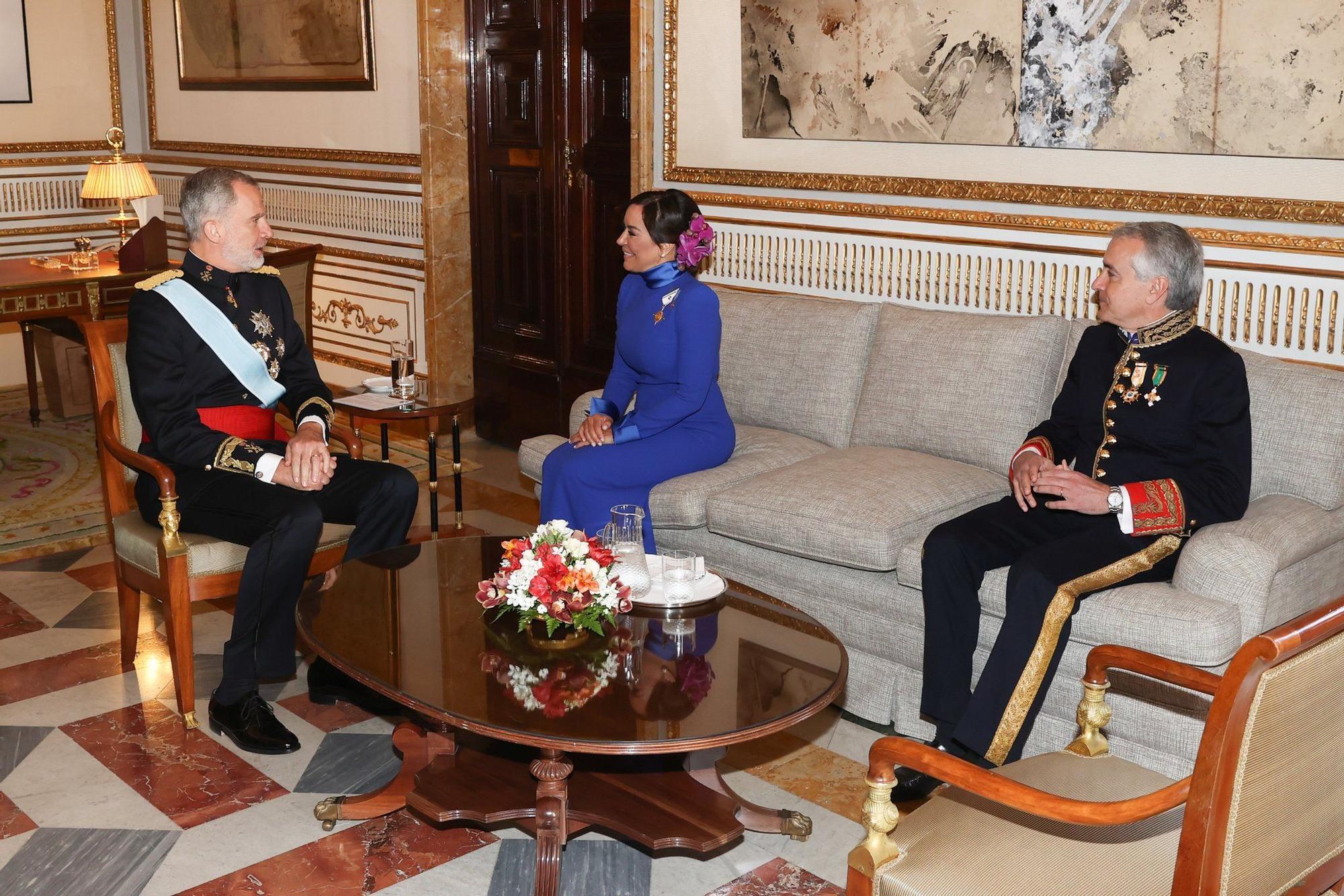 Madrid, 17 de mayo de 2023.- La nueva embajadora de Venezuela en Madrid, Coromoto Godoy, recibiendo las credenciales del rey Felipe VI