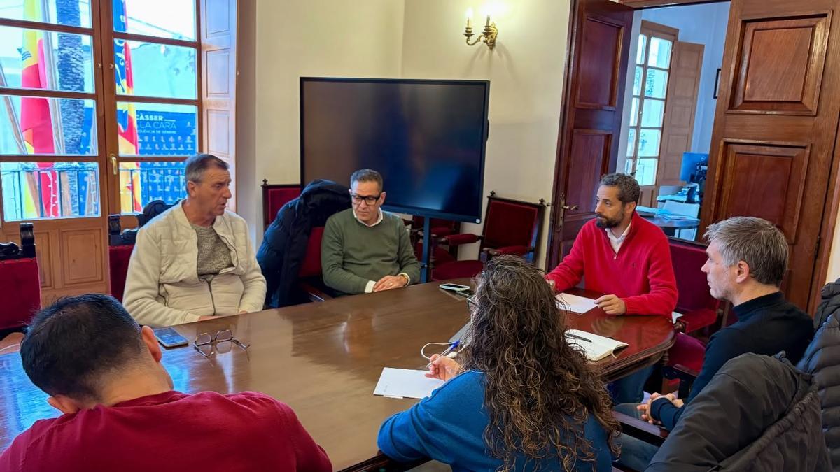 Voro Masaroca, José F. Cabanes y Alberto Primo durante la reunión en Alcàsser.
