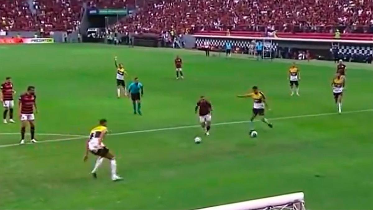Este penalti a favor del Flamengo fue una de las jugadas más extrañas de la historia del fútbol