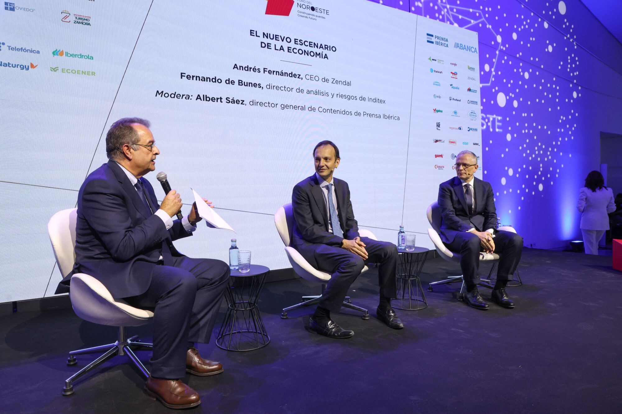 El poder político y empresarial se cita en Santiago