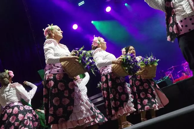 Imágenes de bailes malagueños y flamencos en el Audiotorio Municipal Cortijo de Torres en la segunda jornada de la Feria de Málaga 2026