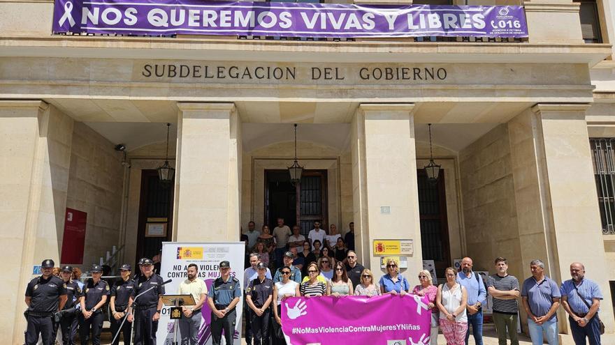 Minutos de silencio en Alicante por el asesinato machista en Villena