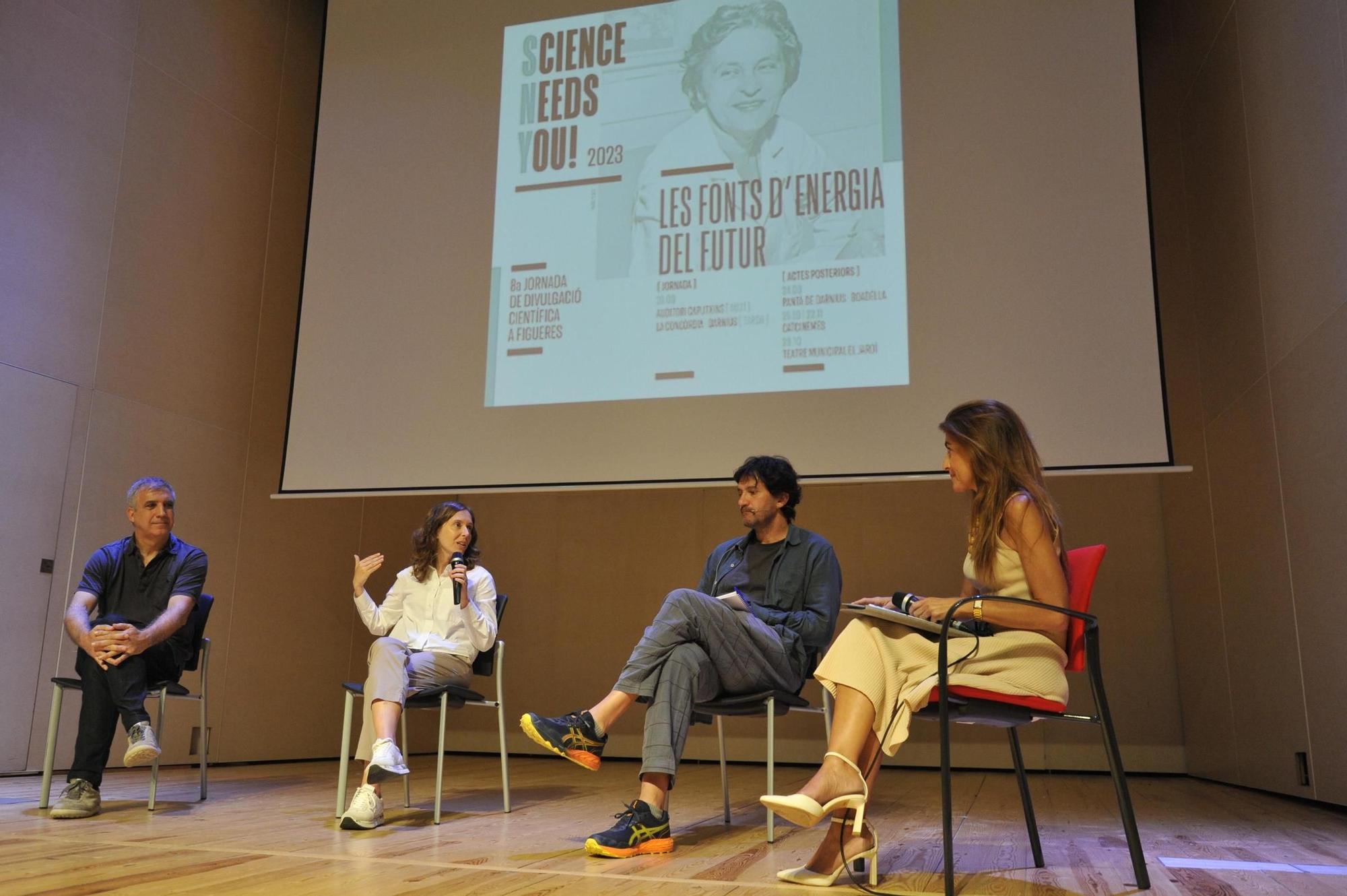 FOTOS: Science Needs You! aplega 300 persones en xerrades i visites guiades a Figueres i Darnius