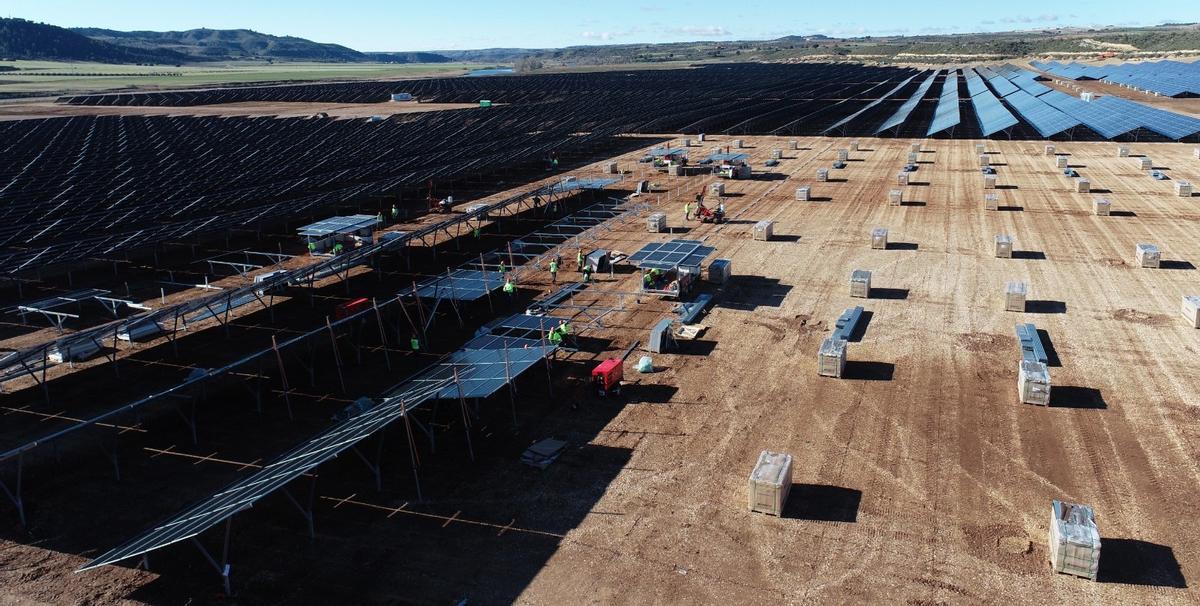 Instalación de una planta fotovoltaica de Renovalia.
