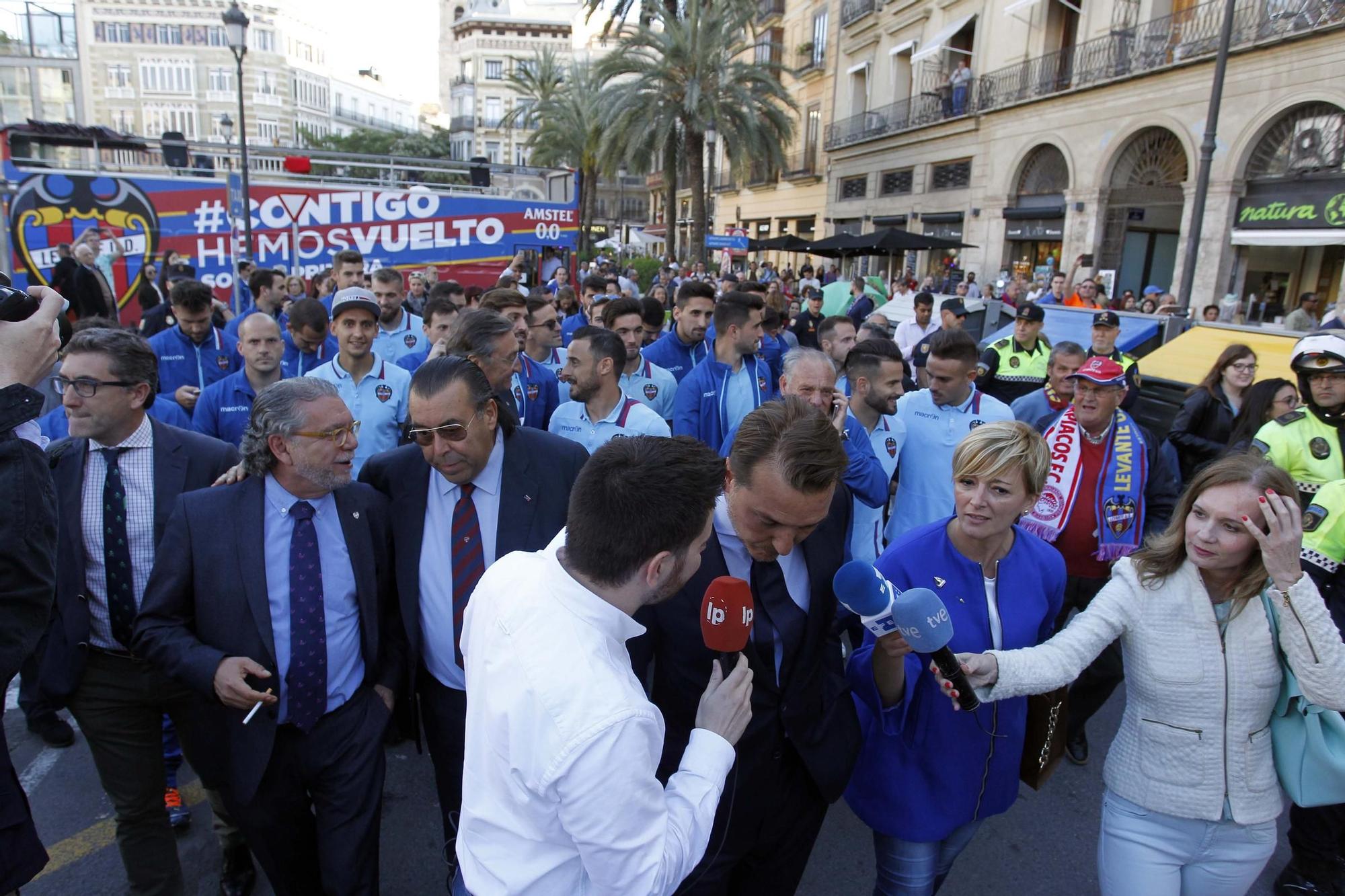 Rememora anteriores ascensos del Levante con imágenes ya históricas