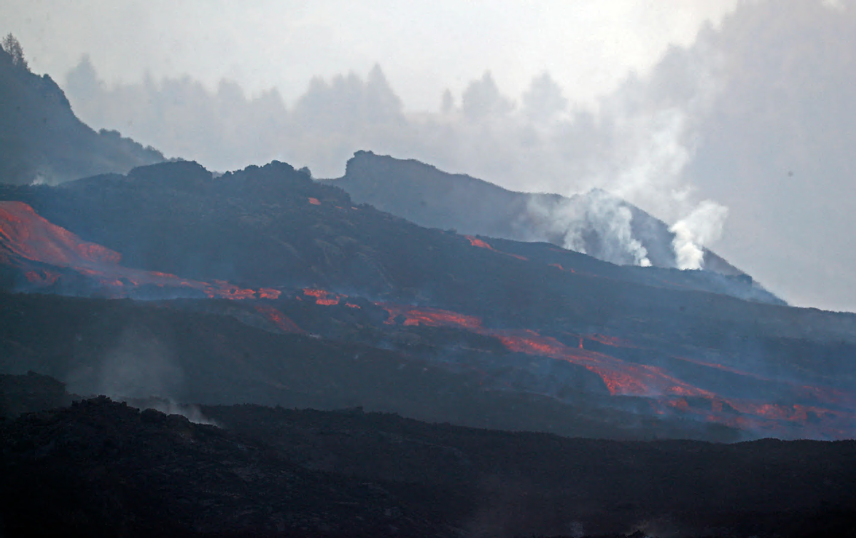 Una capa de fluor, clor i sofre recobreix les cendres del volcà de La Palma