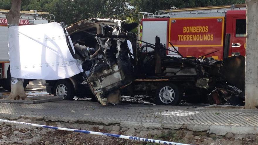 Estado en el que ha quedado la autocaravana tras el fuego.