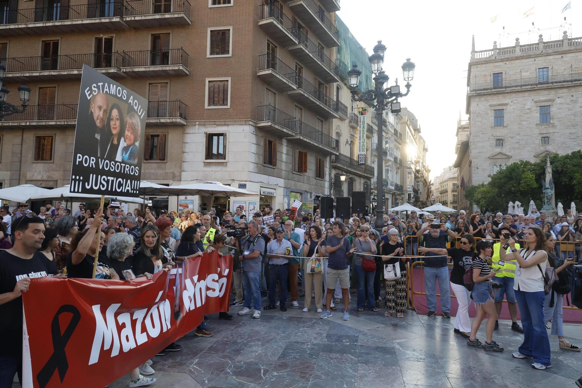 Familiares de las víctimas y afectados por la dana encabezan la manifestación del 29-M