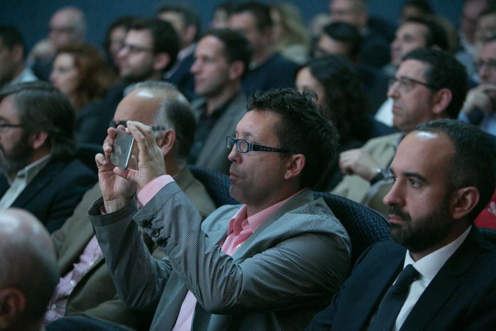 El candidato único defiende implantar Medicina por la demanda de alumnos y los investigadores