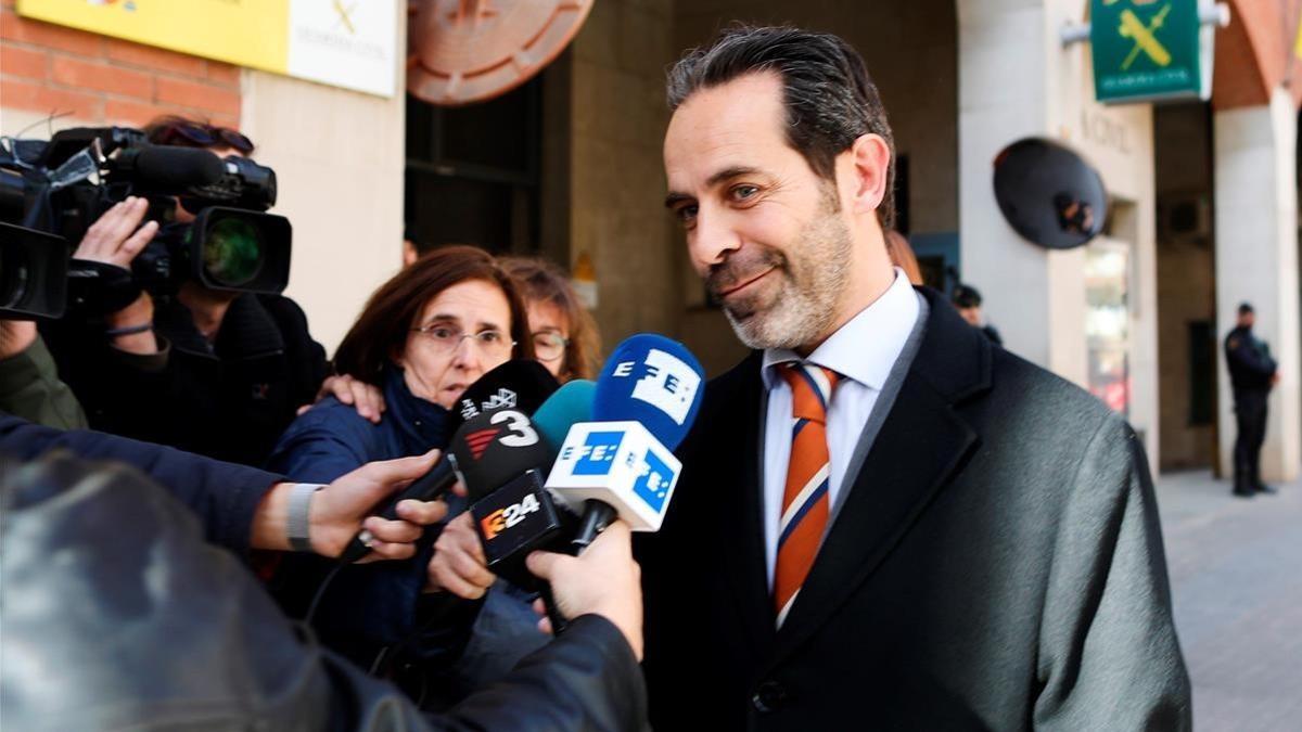 Antoni Molons, ayer, tras prestar declaración en la comandancia de la Guardia Civil.