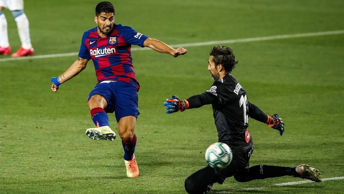 El gol de Luis Suárez a Diego López, en el Barça-Espanyol, con el que superaba a Kubala.