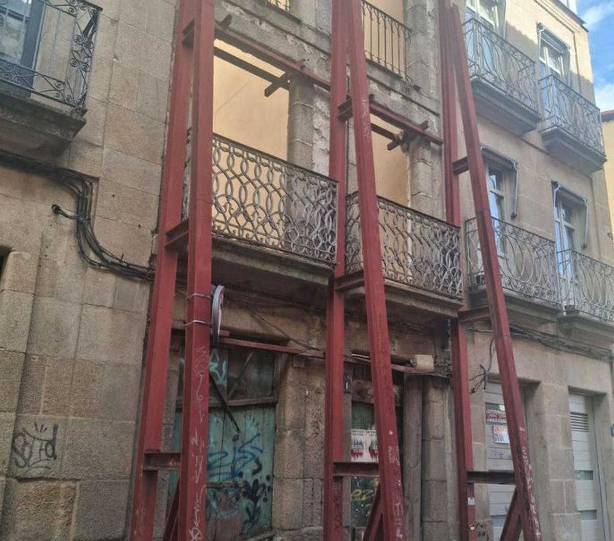 Inmueble apuntalado en Hernán Cortés. | FdV