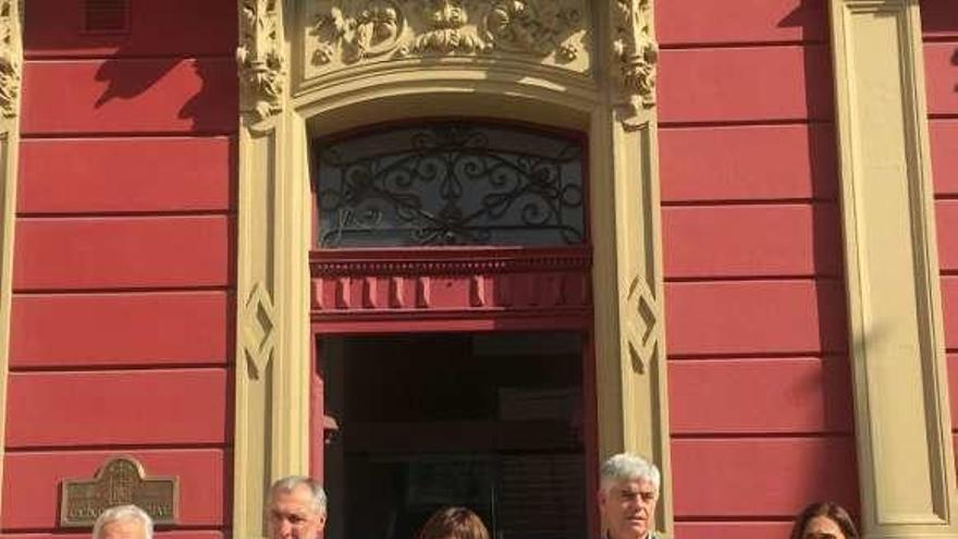 Manuel Noceda, Benigno Fernández, Amelia Fernández, Santiago Fernández y Laura Rodríguez, ayer, en la presentación de la campaña.