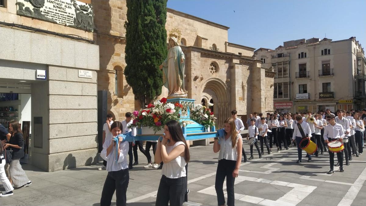 Procesión de los niños de la Medalla Milagrosa de Zamora.