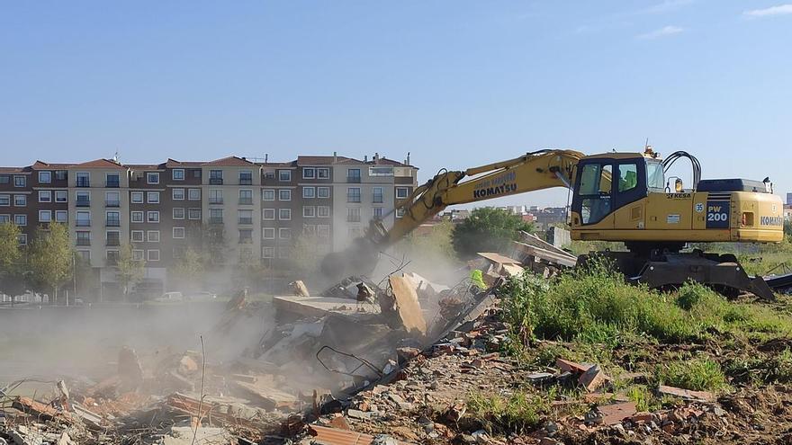 El viejo estadio José Pache de Badajoz ya es historia