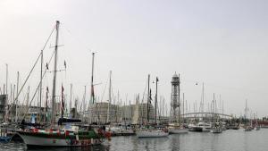 Barcos de la Global Sumud flotilla, preparados para zarpar en el puerto de Barcelona.