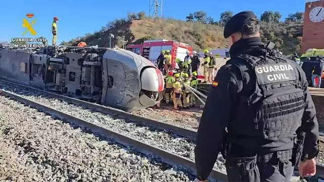 Así han quedado los vagones de los trenes accidentados en Adamuz