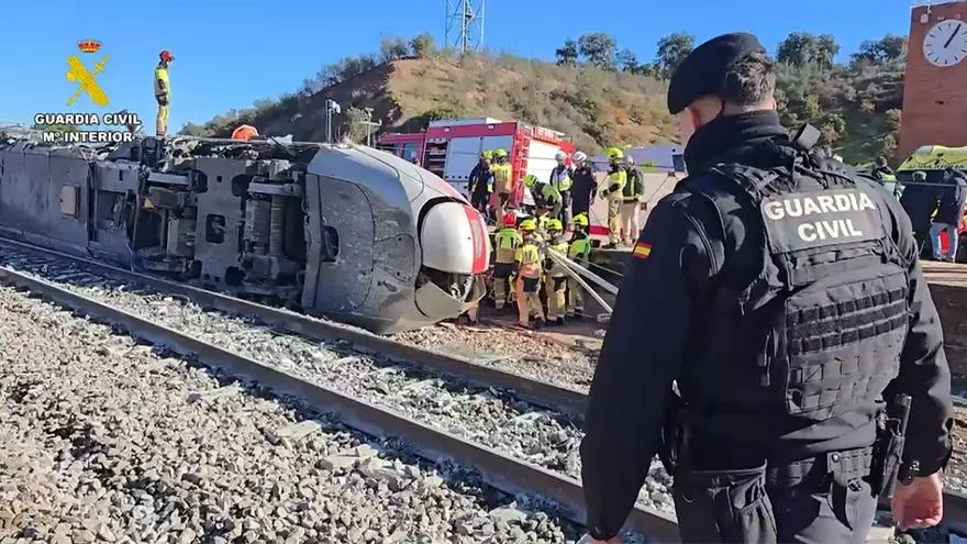 Así han quedado los vagones de los trenes accidentados en Adamuz