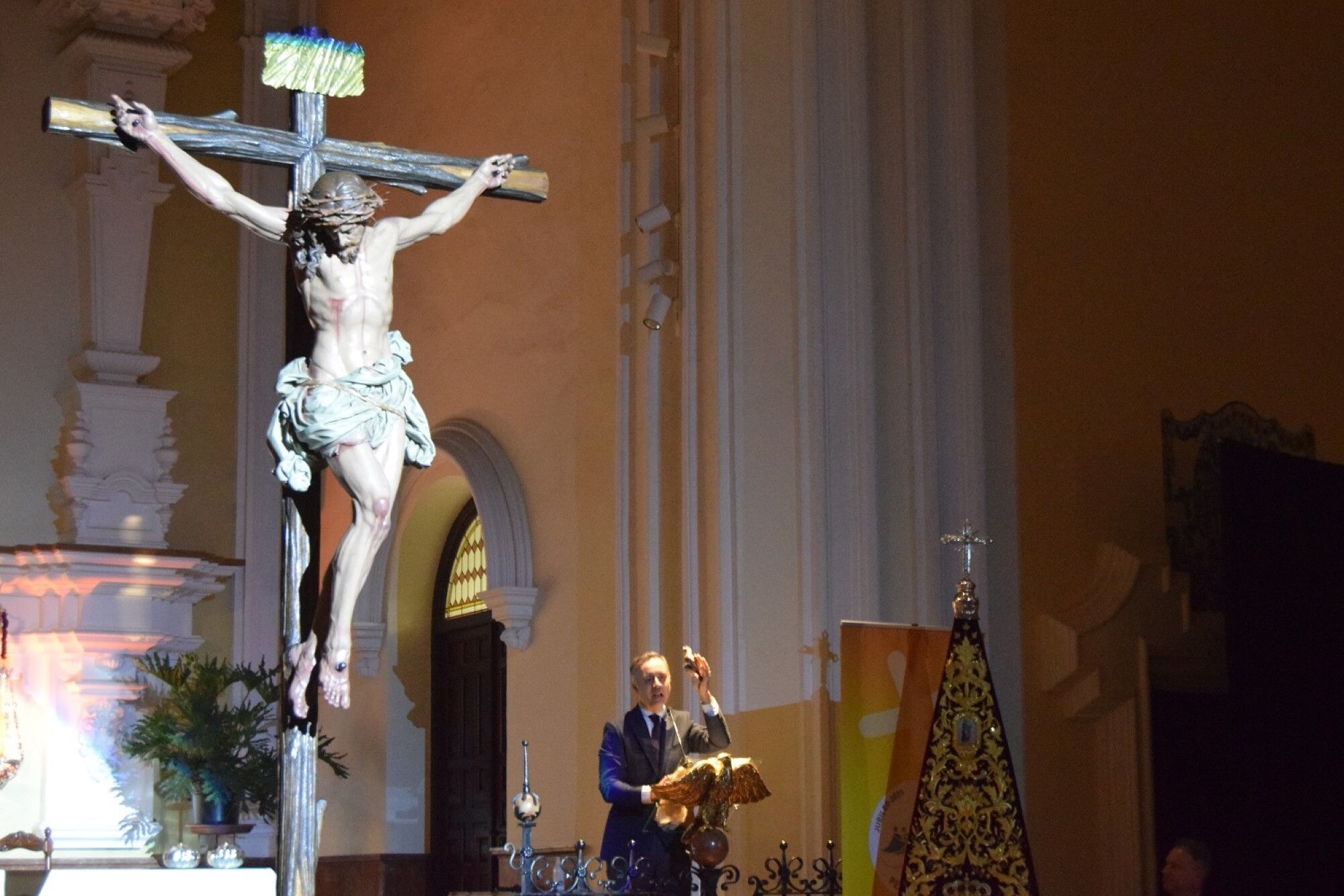Presentación del Cristo de Ánimas, de la cofradía de la Misericordia
