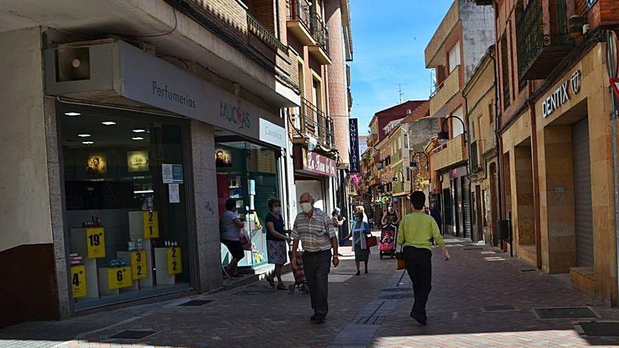 La calle Herreros, una de las vías comerciales de la ciudad. | E. P.