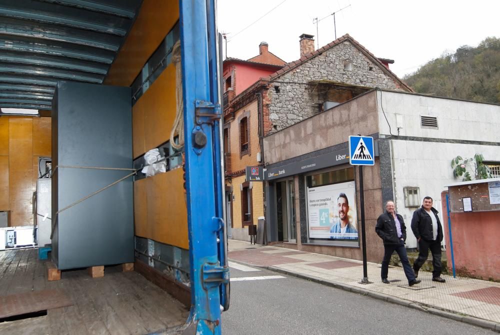 Olloniego, tras el atraco a una sucursal bancaria.