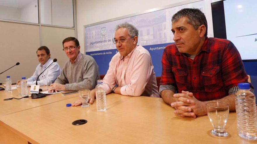 Por la izquierda, Juan Cuesta, Alejandro Cueli, Agustín Sánchez y Xune Elipe, en la sala de prensa municipal.